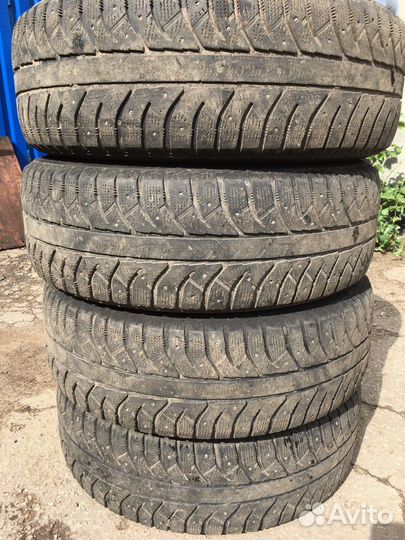Bridgestone Ice Cruiser 7000 235/65 R17