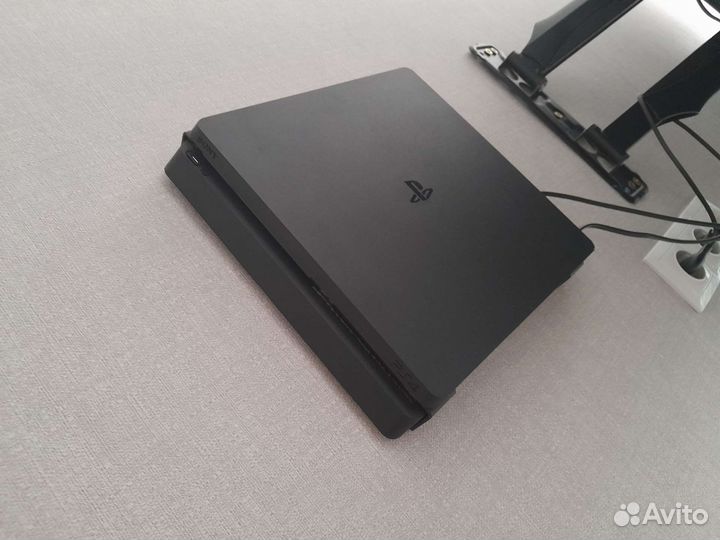 Sony PS4 slim 1tb + игры