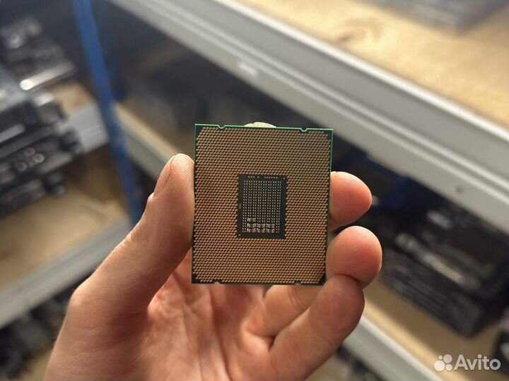 Процессор Xeon E5-2699 v4 (22 ядра, 44 потока)