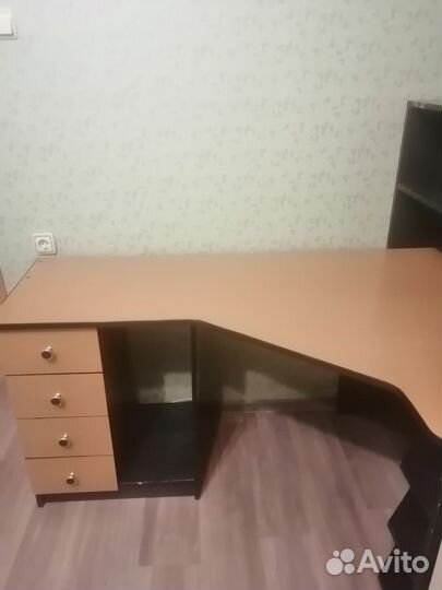 Стол компьютерный