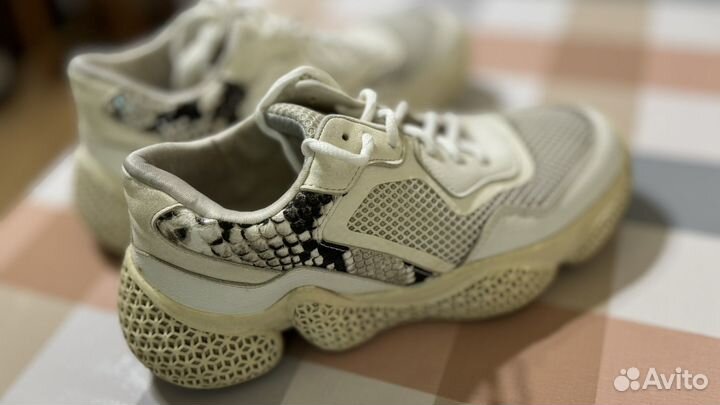 Кроссовки женские 37 размер