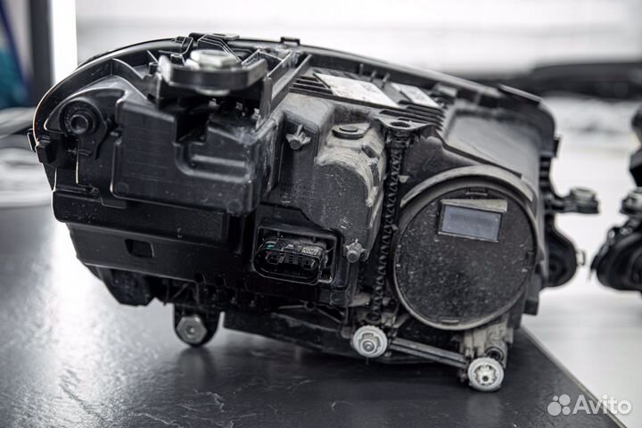 Фара передняя левая