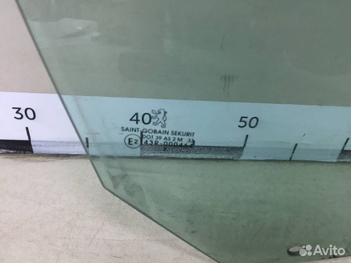 Стекло двери передней правой Peugeot 206 1998-2012