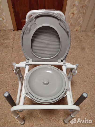 Кресло инвалидное с санитарным оснащением