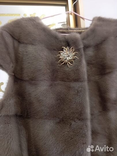 Меховая жилетка женская