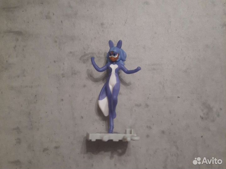 Фигурки леди Баг из Киндера