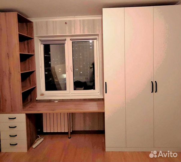 Рабочая зона в углу у окна