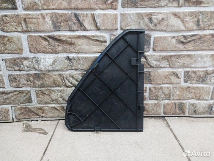 Накладка на торпедо передняя правая Mercedes-Benz