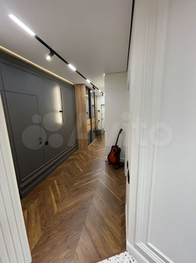 2-к. квартира, 81 м², 6/9 эт.
