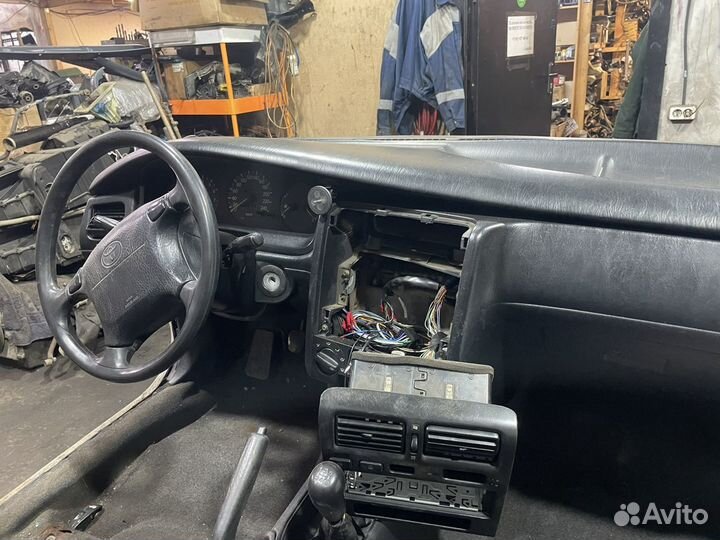 Toyota Carina E торпедо с подушкой