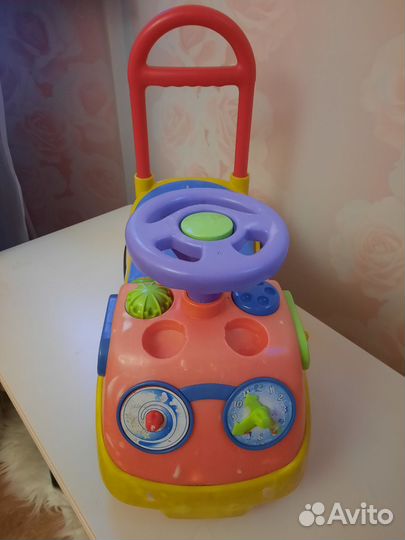 Детская машинка каталка с ручкой