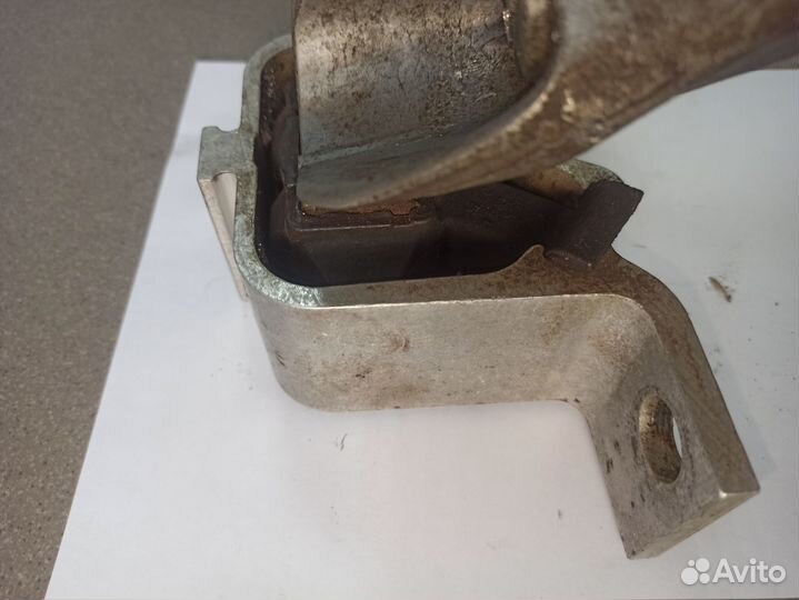 Подушка двигателя правая LADA x-ray с кронштейном