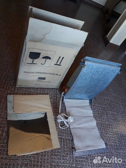 Фотоувеличитель, глянцеватель, красная лампа