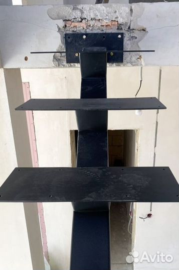 Лестница на металлокаркасе открытого типа