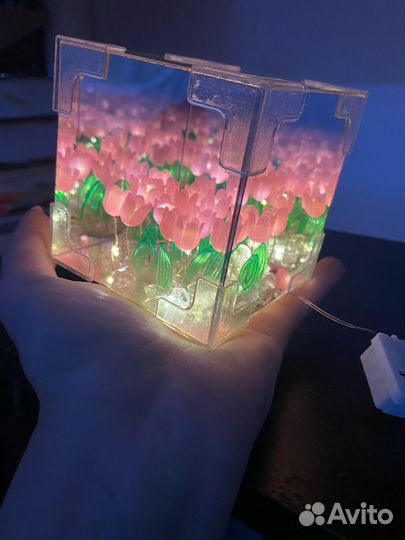 Светильник куб с тюльпанами