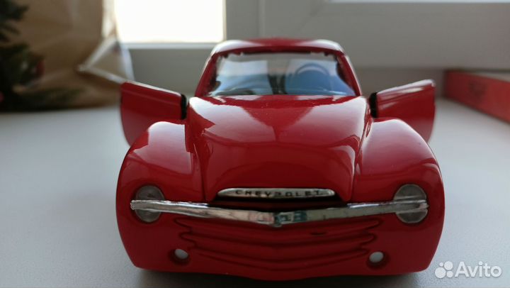 Модель автомобиля Maisto Chevrolet SSR Concept