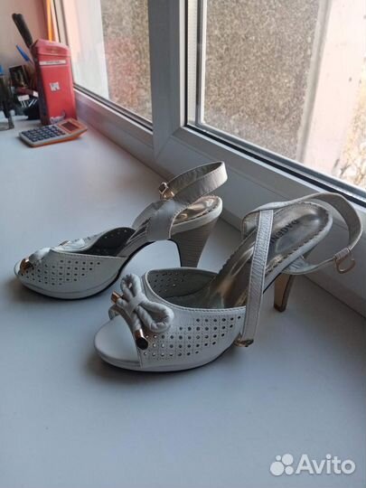 Босоножки белые 37 размер