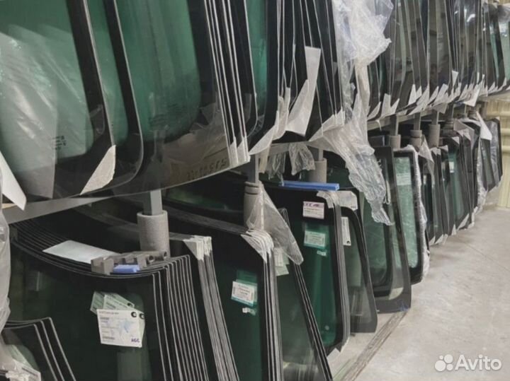 Стекло лобовое нижнее New Holland