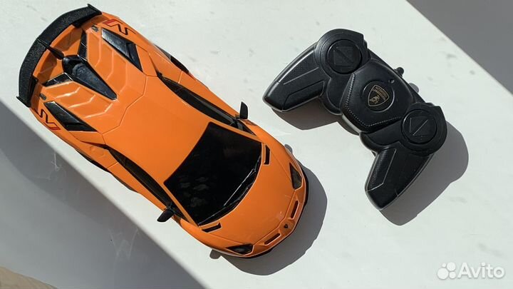Радиоуправляемая машинка Lamborghini Aventador SVJ