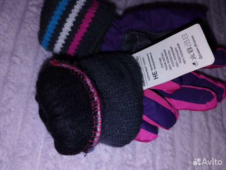 Зимние шапки шлемы 46-48 и перчатки 2 года