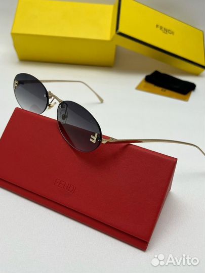 Солнцезащитные очки fendi