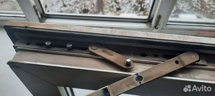 Ремонт металлопластиковых окон. Замена уплотнителя