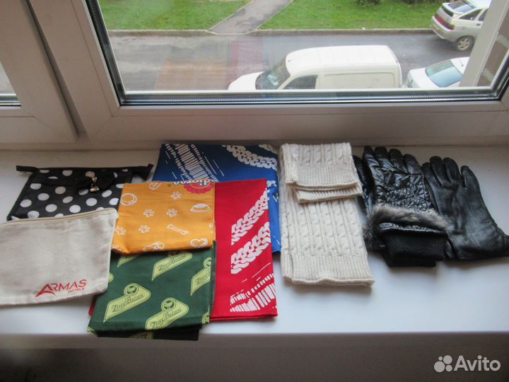 Вещи пакетом - перчатки, гетры, косметички, платки