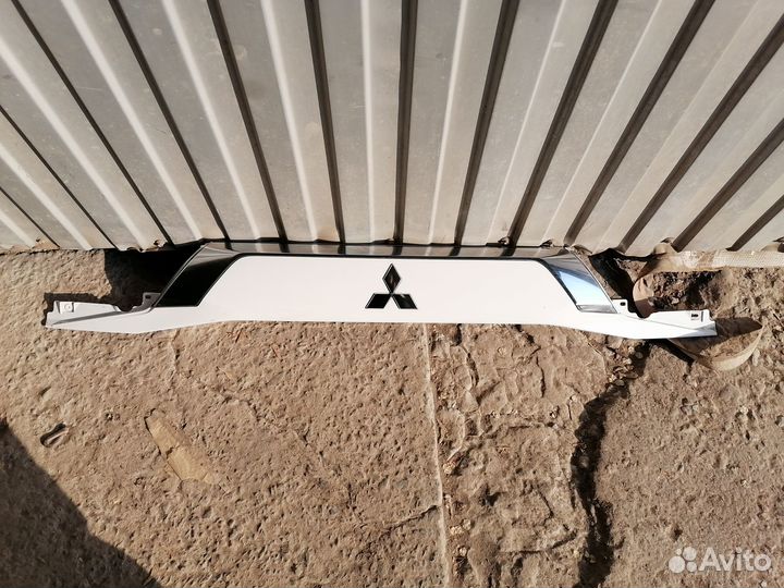 Mitsubishi Outlander 3 накладка багажника