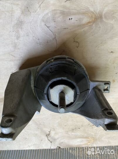 Подушка двигателя audi 100 c4 правая