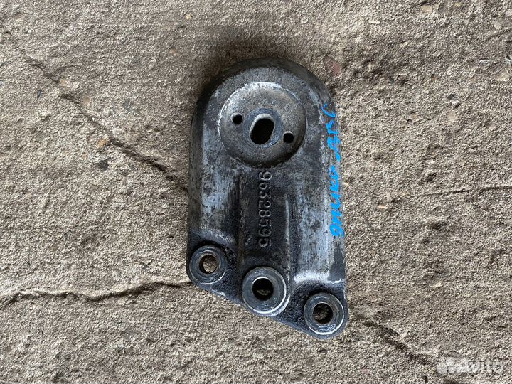 Кронштейн двигателя Chevrolet Epica