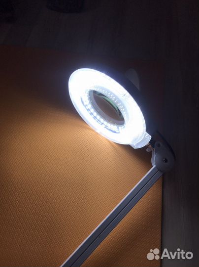 Лампа-лупа косметологическая