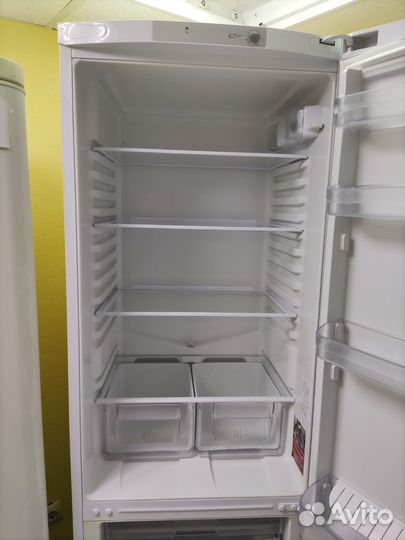 Холодильник Hotpoint Ariston