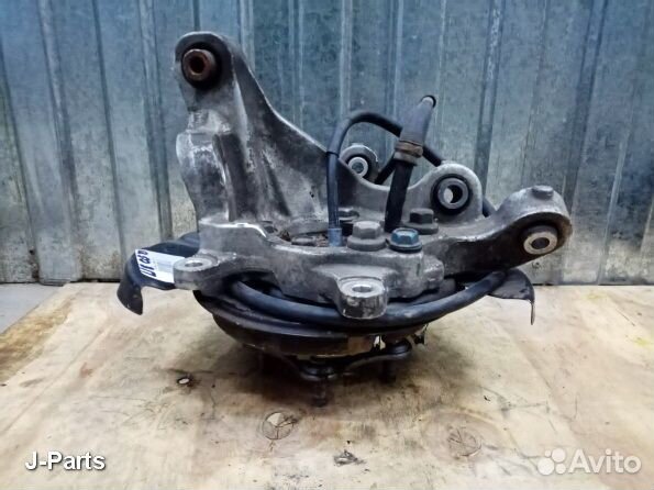 Кулак задний правый Infiniti Q50 Инфинити ку50