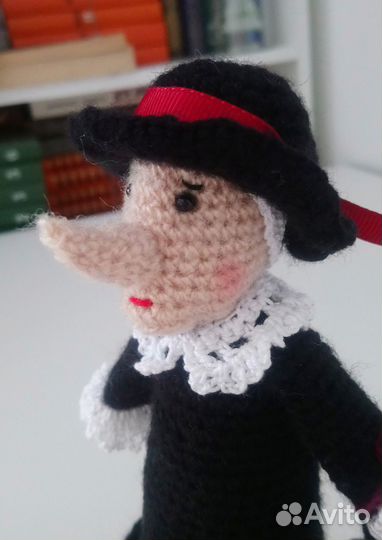 Продам вязаную Шапокляк