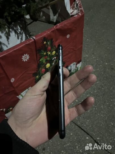 iPhone 8, 64 ГБ
