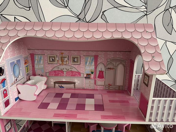 Кукольный домик с мебелью