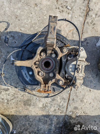 Ступица Nissan Leaf AZE0 EM57 Лев. Перед