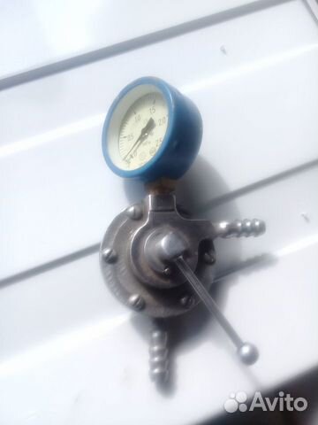 Манометр с регулятором