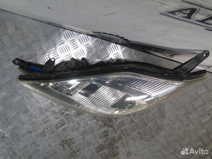 Фара левая Toyota Sienna 2 2005 3.3