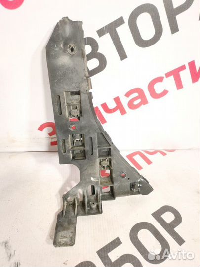 Крепление бампера переднее левое Opel Vectra