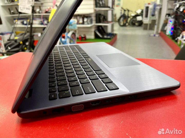 15.6 i5-7200U 2.71GHz 12Ram SSD128 HDD1000 940MX F