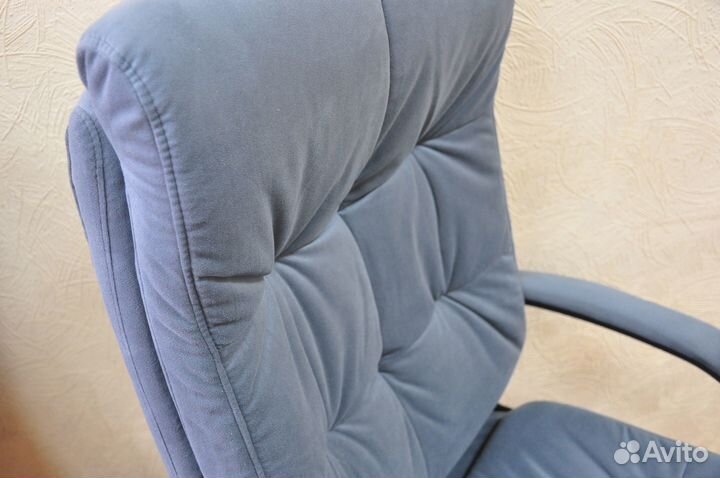 Офисное кресло 