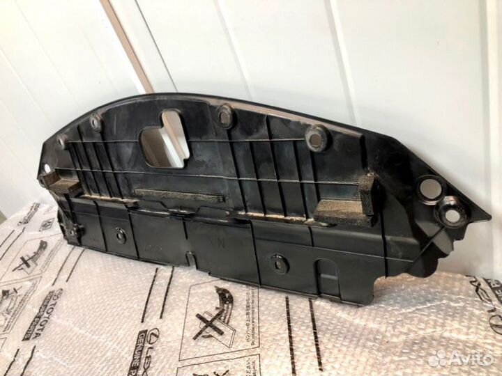 Накладка замка капота передняя Lexus Nx 2014-2022