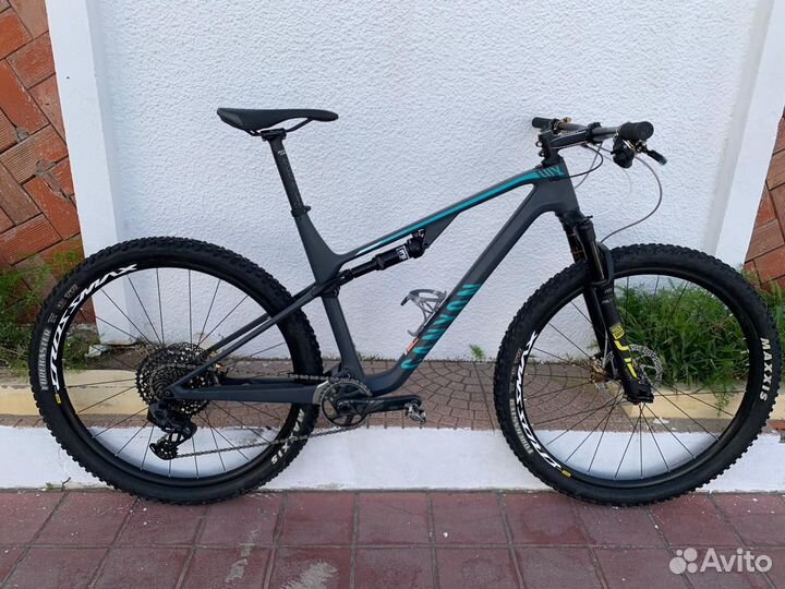 Canyon Lux CF8 2022 L