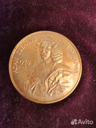 Настольная медаль