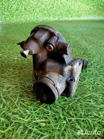 Кронштейн масляного фильтра Ауди А4 Б5 1.6л 1998г