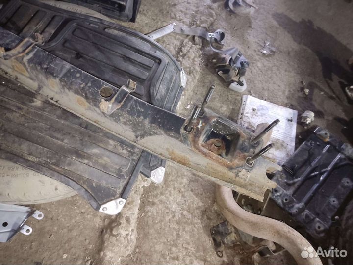 Усилитель заднего бампера Range Rover Vogue L322