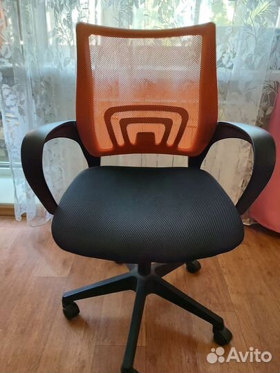 Компьютерное кресло бюрократ CH-695N/OR/TW-11