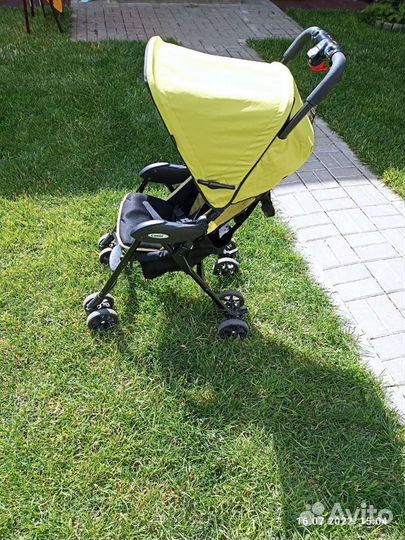 Японская суперлегкая прогулочная коляска Combi