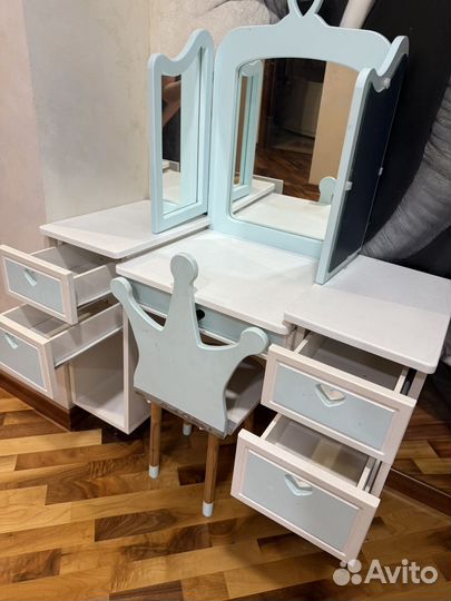 Туалетный столик с зеркалом детский